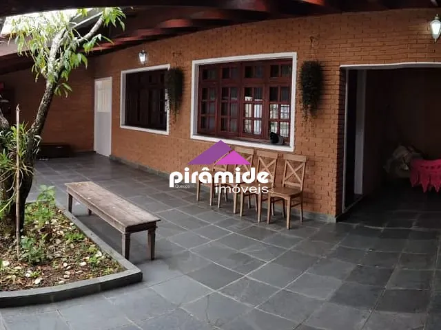 Casa com 252m² 4 quartos e 2 banheiros, à venda, no bairro Urbanova em São José dos Campos