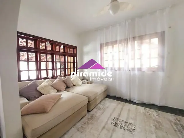 Casa com 252m² 4 quartos e 2 banheiros, à venda, no bairro Urbanova em São José dos Campos