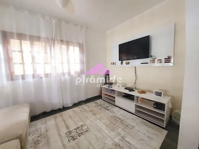 Casa com 252m² 4 quartos e 2 banheiros, à venda, no bairro Urbanova em São José dos Campos