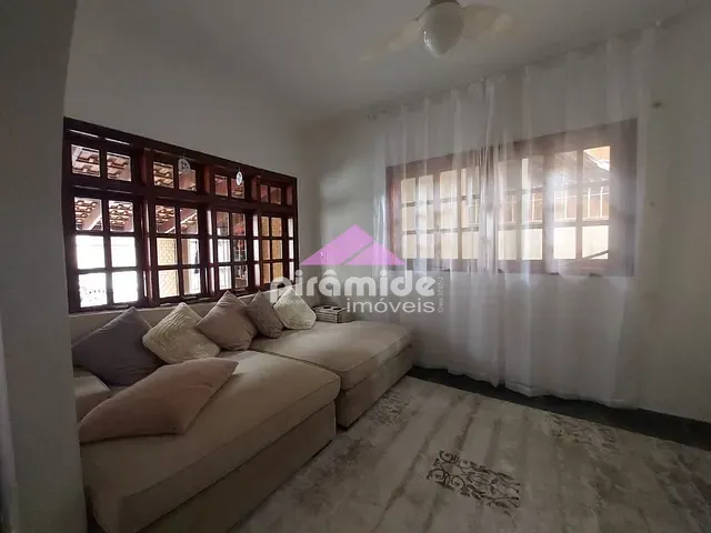 Casa com 252m² 4 quartos e 2 banheiros, à venda, no bairro Urbanova em São José dos Campos