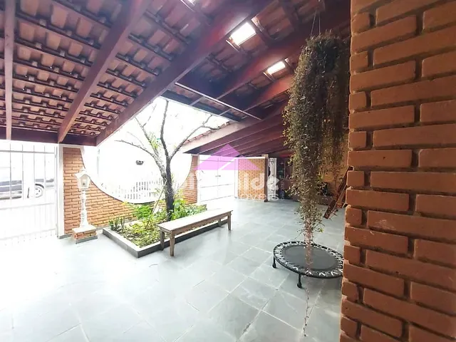 Casa com 252m² 4 quartos e 2 banheiros, à venda, no bairro Urbanova em São José dos Campos