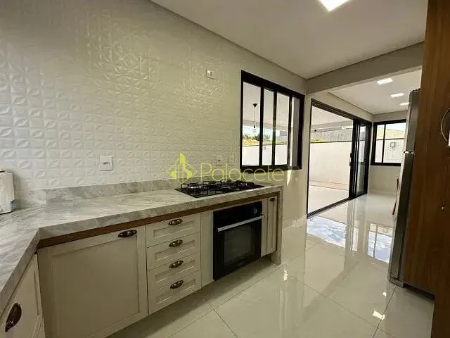 Casa com 307m² 4 quartos e 4 banheiros, à venda, no bairro Jardim Marlene Miranda em Taubaté