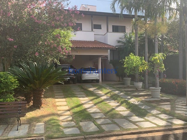 Casa, 4 quartos, 241 m² - Foto 1