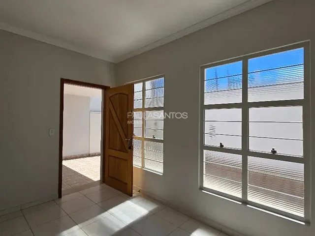 Casa com 300m² 2 quartos e 3 banheiros, para alugar, no bairro Vila Lucy em Sorocaba