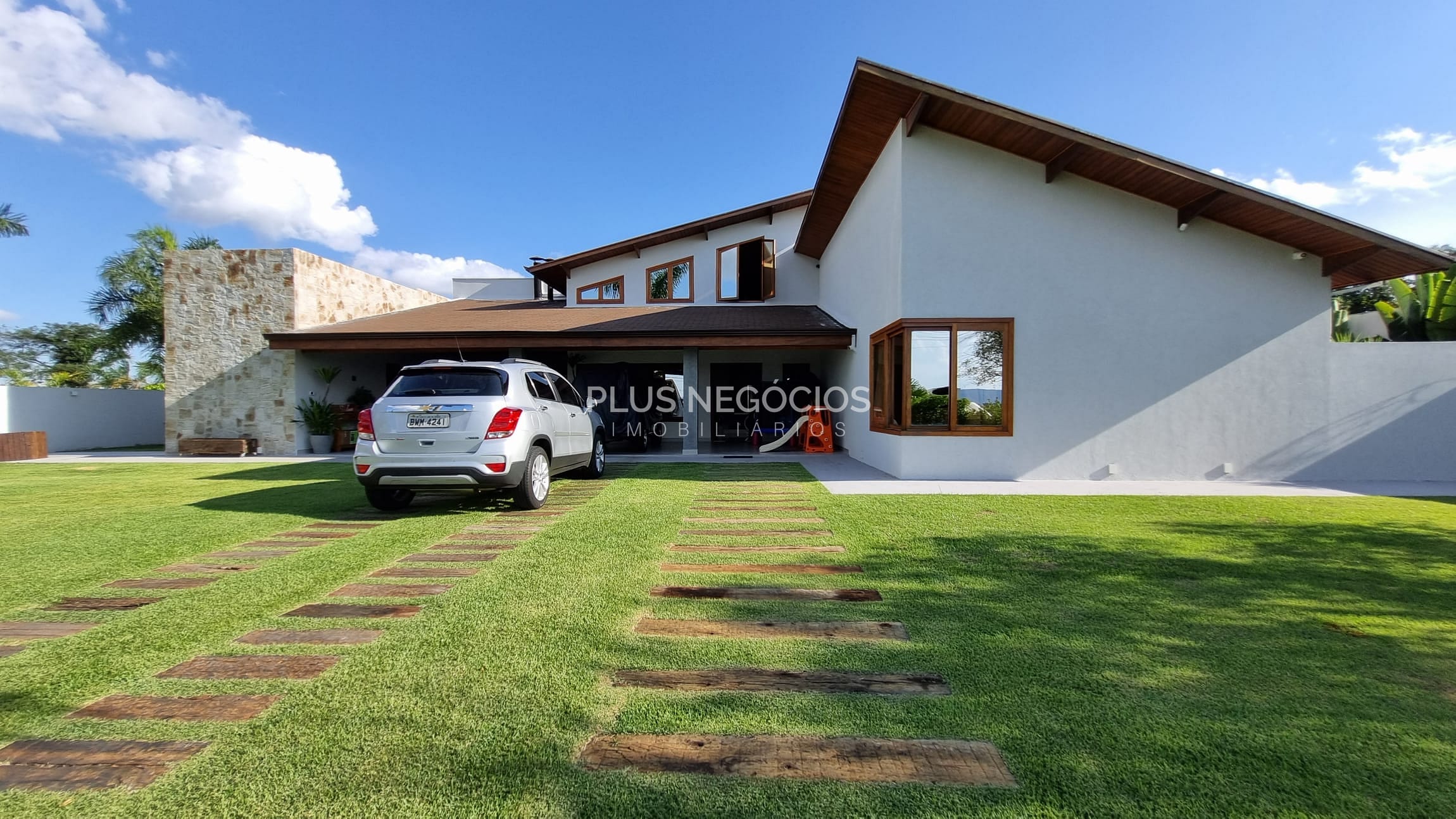 Casa à venda com 3 quartos, 323m² - Foto 2