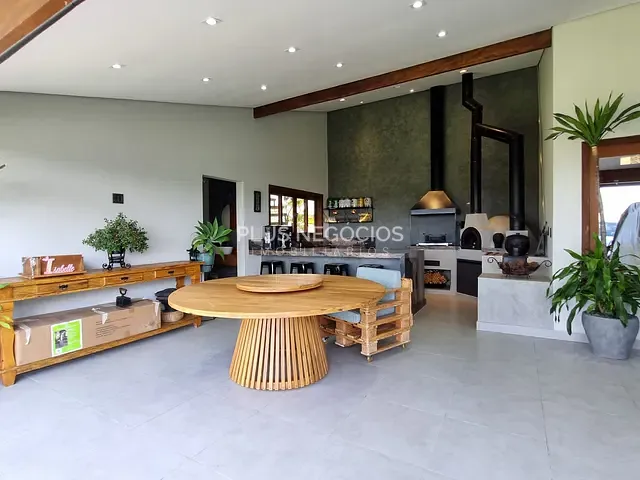 Casa com 1241m² 3 quartos e 5 banheiros, à venda, no bairro Condomínio Village Araçoiaba em Araçoiaba da Serra