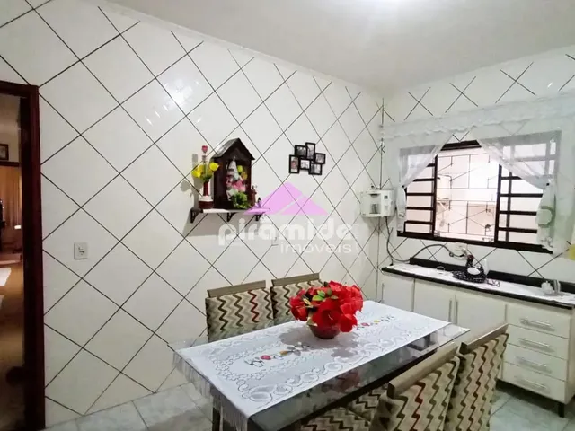 Casa com 10m² 3 quartos e 3 banheiros, à venda, no bairro Jardim Estoril em São José Dos Campos