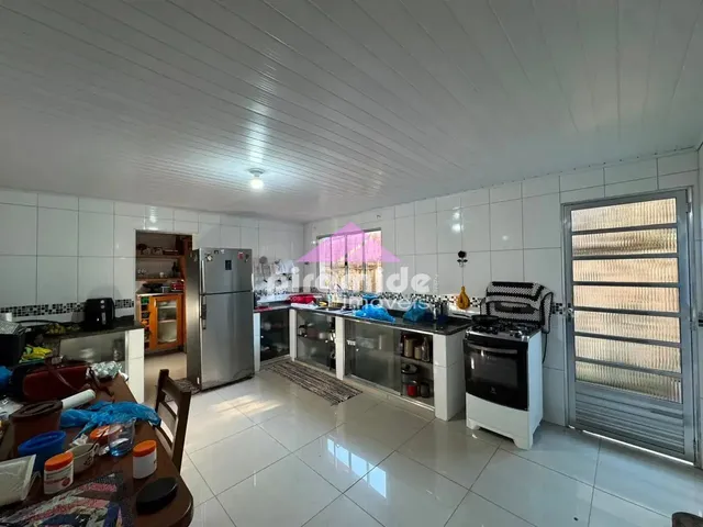 Casa com 360m² 4 quartos e 4 banheiros, à venda, no bairro Cidade Jardim em Caraguatatuba