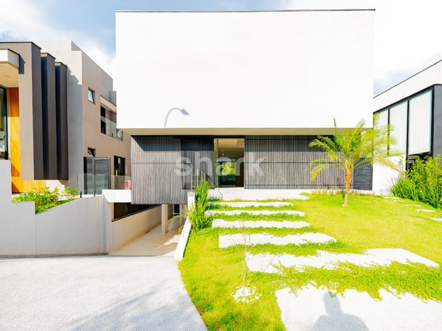 Casa com 420m² 4 quartos e 6 banheiros, à venda, no bairro Alphaville em Barueri