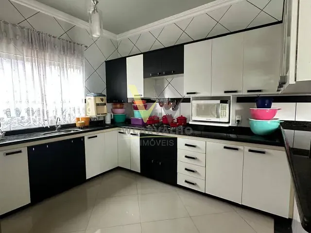 Casa com 375m² 4 quartos e 2 banheiros, à venda, no bairro Alvorada em Anápolis