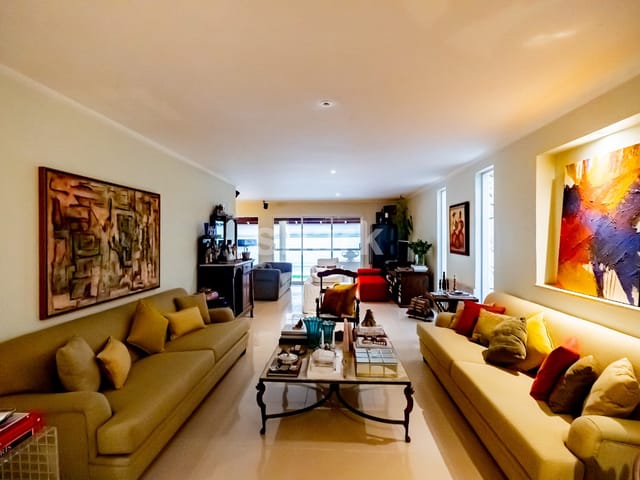 Casa com 400m² 4 quartos e 5 banheiros, à venda, no bairro Alphaville em Santana de Parnaíba