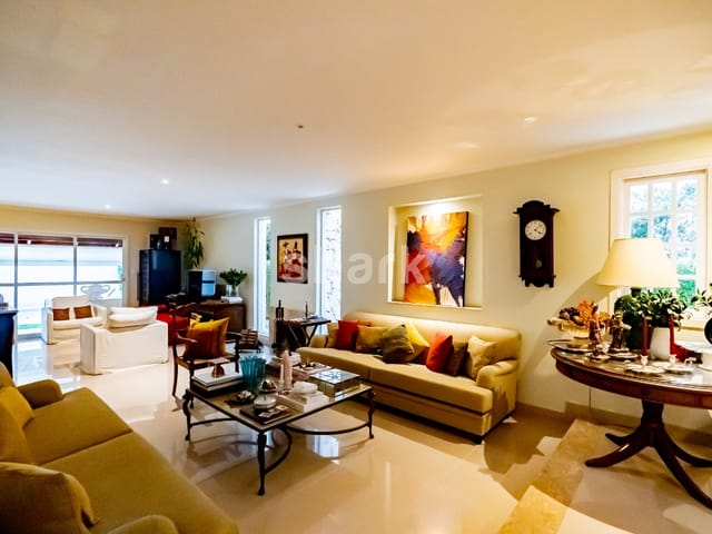 Casa com 400m² 4 quartos e 5 banheiros, à venda, no bairro Alphaville em Santana de Parnaíba