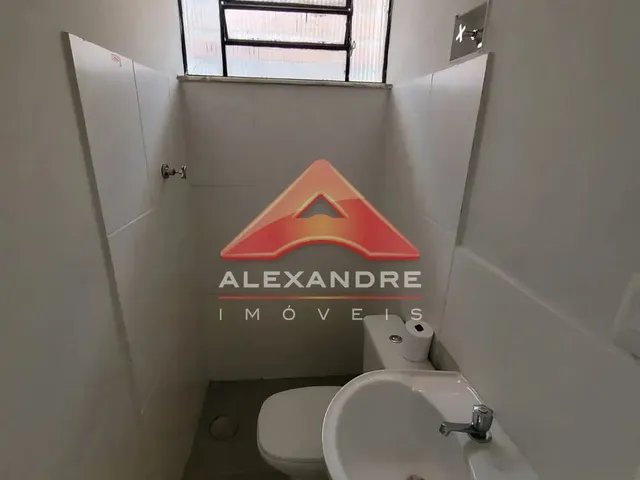 Casa com 10m² 1 quarto e 1 banheiro, para alugar, no bairro Vila Industrial em São José Dos Campos
