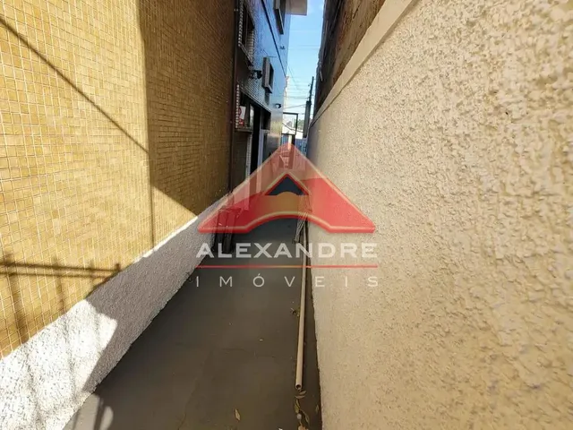 Casa com 10m² 1 quarto e 1 banheiro, para alugar, no bairro Vila Industrial em São José Dos Campos
