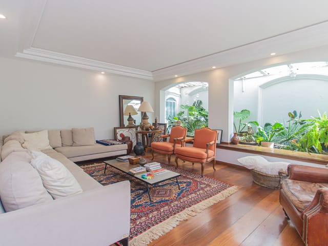 Casa com 350m² 4 quartos e 6 banheiros, à venda, no bairro Pacaembu em São Paulo
