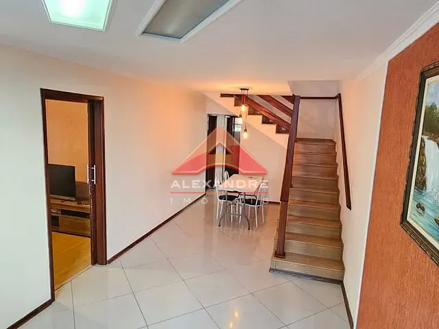 Casa com 180m² 6 quartos e 2 banheiros, à venda, no bairro Jardim das Flores em São José dos Campos