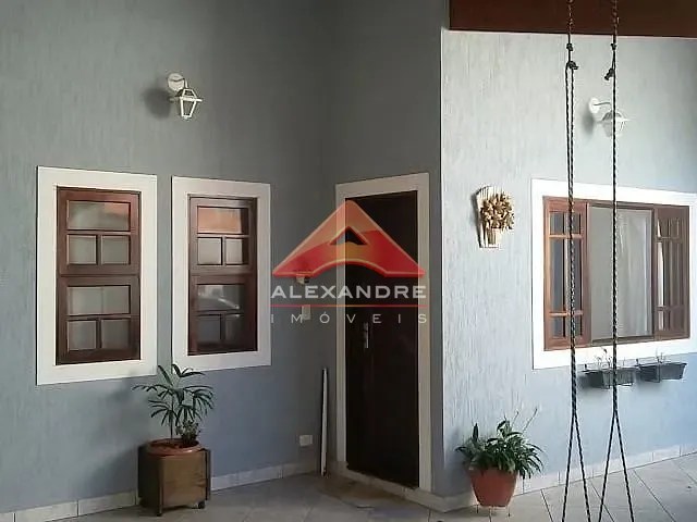 Casa com 180m² 6 quartos e 2 banheiros, à venda, no bairro Jardim das Flores em São José dos Campos