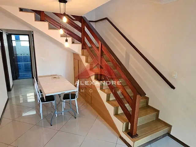 Casa com 180m² 6 quartos e 2 banheiros, à venda, no bairro Jardim das Flores em São José dos Campos