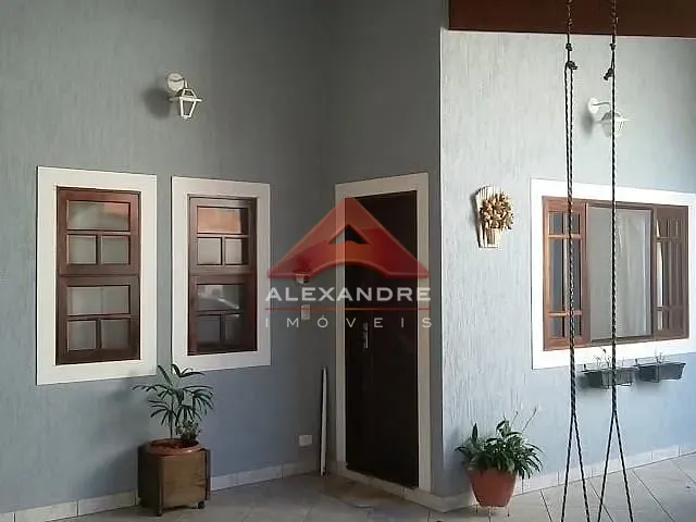 Casa com 180m² 6 quartos e 2 banheiros, à venda, no bairro Jardim das Flores em São José dos Campos