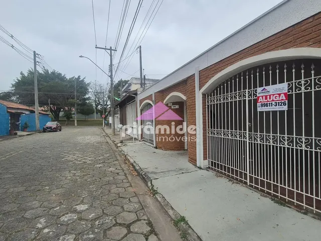 Casa com 250m² 3 quartos e 2 banheiros, para alugar, no bairro Conjunto Residencial Vale dos Pinheiros em São José Dos Campos