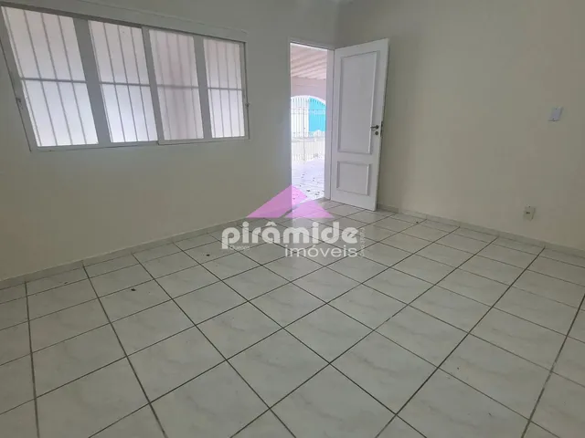 Casa com 250m² 3 quartos e 2 banheiros, para alugar, no bairro Conjunto Residencial Vale dos Pinheiros em São José Dos Campos