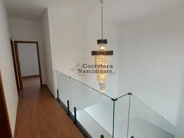 Casa com 370m² 3 quartos e 4 banheiros, para alugar, no bairro Vila Zezé em Jacareí