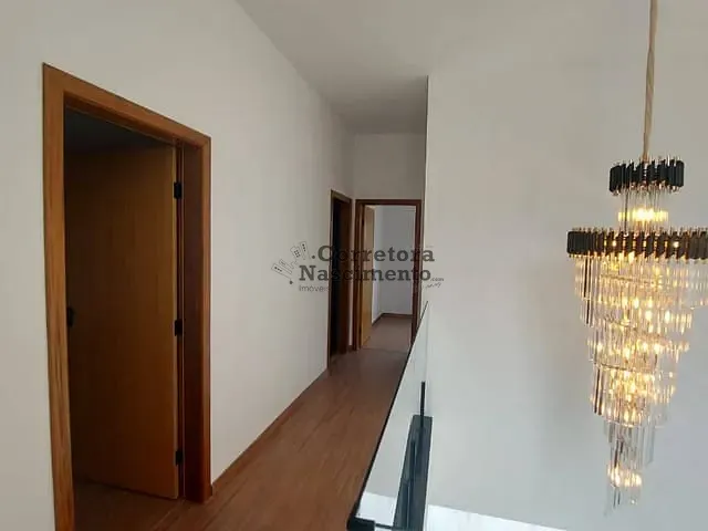 Casa com 370m² 3 quartos e 4 banheiros, para alugar, no bairro Vila Zezé em Jacareí