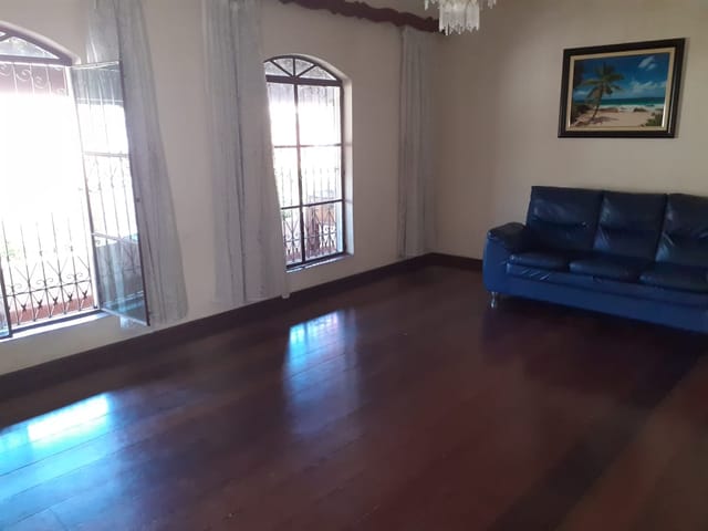 Casa com 430m² 5 quartos e 4 banheiros, à venda, no bairro Nossa Senhora do Perpétuo Socorro em Pindamonhangaba