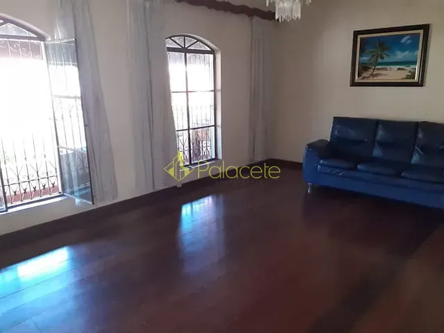 Casa com 430m² 5 quartos e 4 banheiros, à venda, no bairro Nossa Senhora do Perpétuo Socorro em Pindamonhangaba