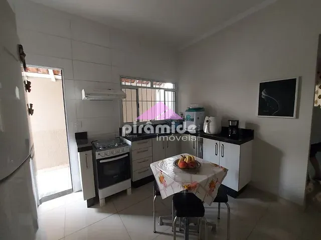 Casa com 150m² 3 quartos e 1 banheiro, à venda, no bairro Parque Industrial em São José dos Campos