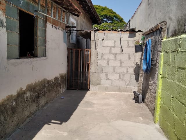 Casa com 282m² 2 quartos e 1 banheiro, à venda, no bairro Chácara do Visconde em Taubaté