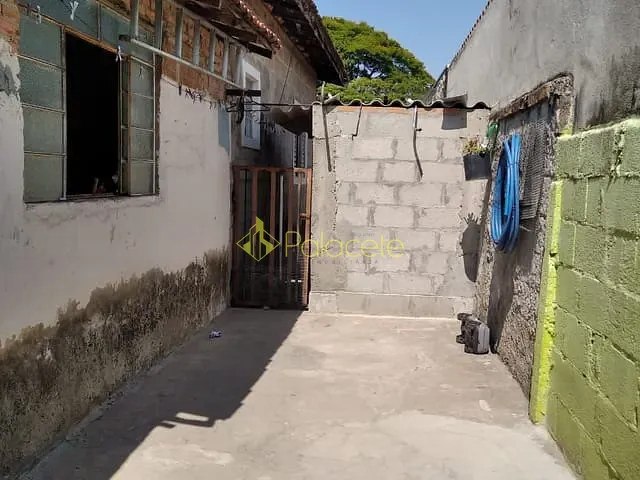 Casa com 282m² 2 quartos e 1 banheiro, à venda, no bairro Chácara do Visconde em Taubaté