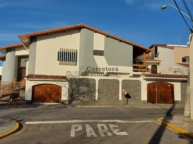 Casa 3 quartos e 6 banheiros, à venda, no bairro Parque Itamarati em Jacareí