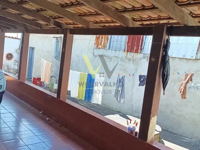 Casa com 375m² 3 quartos e 1 banheiro, à venda, no bairro Pirineus em Anápolis