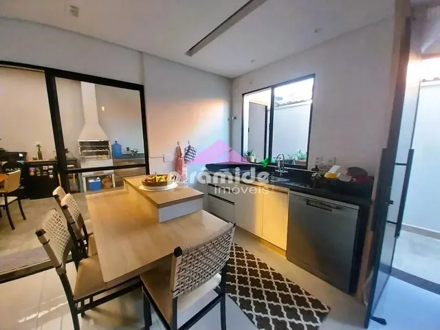 Casa com 10m² 2 quartos e 2 banheiros, para alugar, no bairro Jardim Santa Luzia em São José Dos Campos