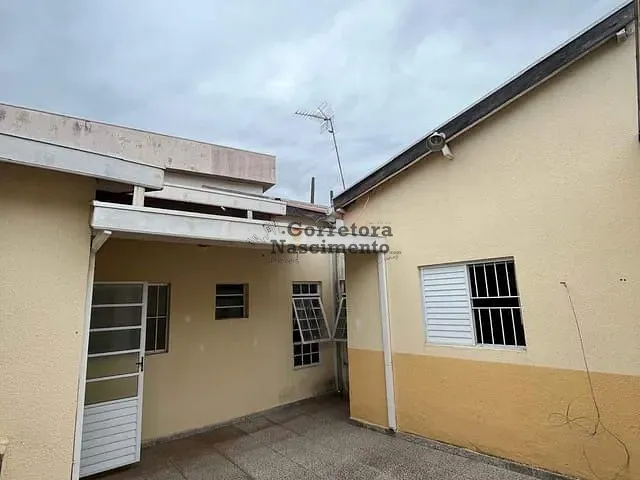 Casa com 200m² 2 quartos e 1 banheiro, à venda, no bairro Jardim Mesquita em Jacareí
