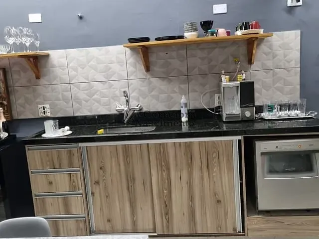 Casa com 200m² 2 quartos e 3 banheiros, à venda ou para alugar, no bairro Loteamento Villa Branca em Jacareí