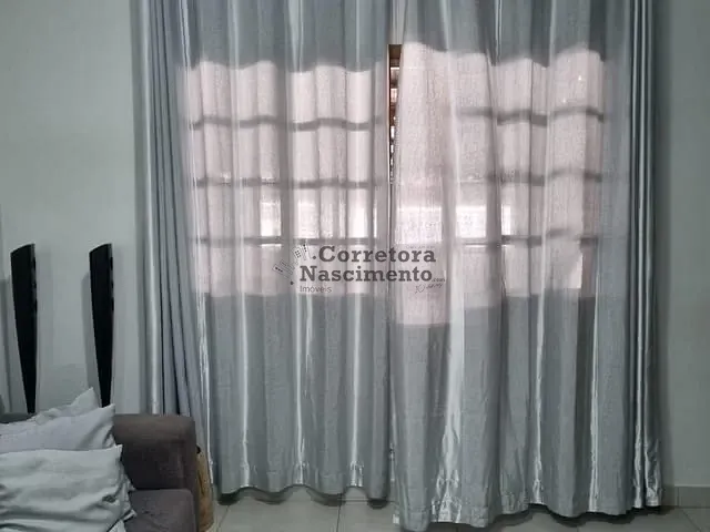 Casa com 200m² 2 quartos e 3 banheiros, à venda ou para alugar, no bairro Loteamento Villa Branca em Jacareí