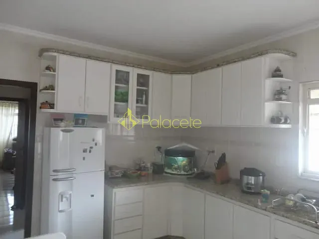 Casa com 300m² 2 quartos e 2 banheiros, à venda, no bairro Centro em Tremembé