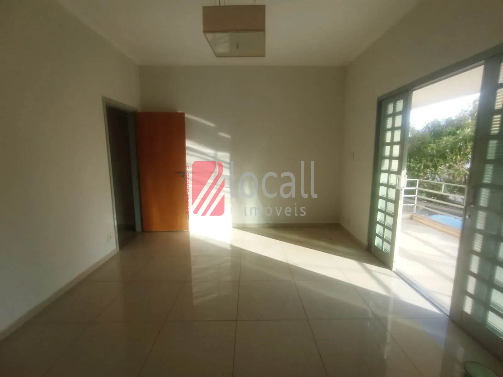 Casa com 3 quartos para aluguel, 200m² — foto 3 de 16