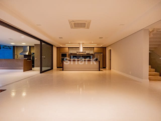 Casa com 585m² 5 quartos e 7 banheiros, à venda, no bairro Alphaville em Santana de Parnaíba