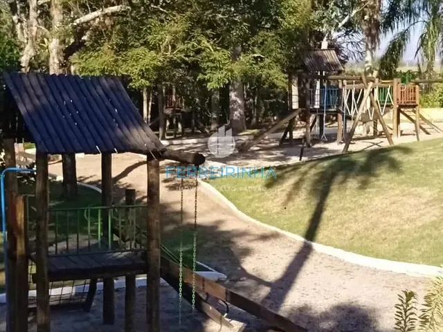 Casa com 1100m² 4 quartos e 5 banheiros, à venda, no bairro Condomínio Colinas do Parahyba em São José Dos Campos
