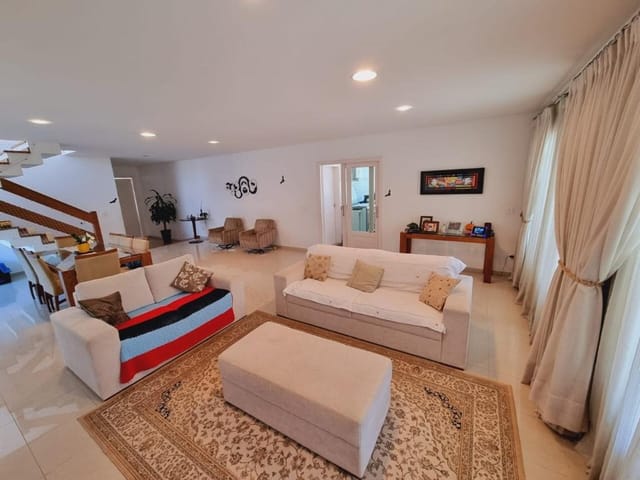 Casa com 420m² 4 quartos e 4 banheiros, à venda, no bairro Alphaville em Santana de Parnaíba