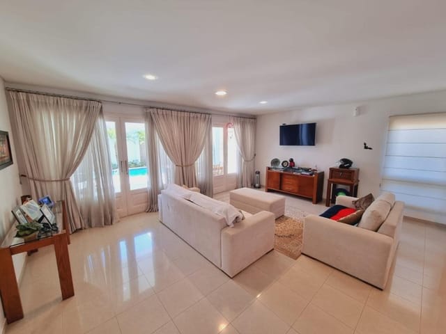 Casa com 420m² 4 quartos e 4 banheiros, à venda, no bairro Alphaville em Santana de Parnaíba