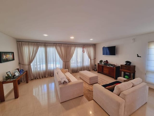Casa com 420m² 4 quartos e 4 banheiros, à venda, no bairro Alphaville em Santana de Parnaíba