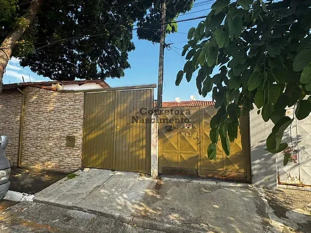 Casa com 300m² 3 quartos e 3 banheiros, à venda, no bairro Vila Zezé em Jacareí