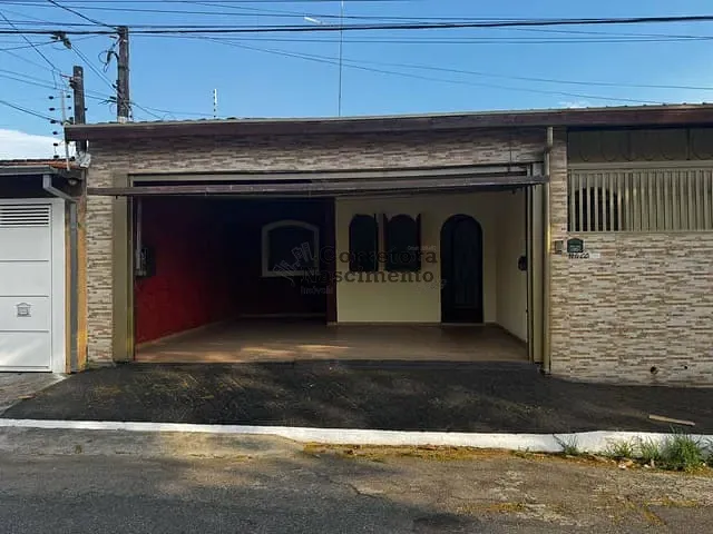 Casa com 300m² 3 quartos e 3 banheiros, à venda, no bairro Vila Zezé em Jacareí