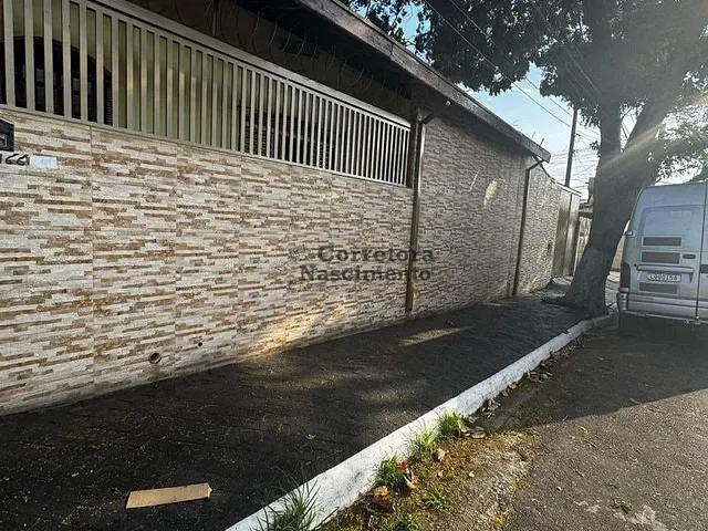 Casa com 300m² 3 quartos e 3 banheiros, à venda, no bairro Vila Zezé em Jacareí