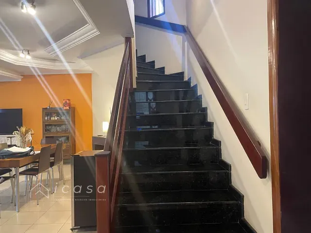 Casa com 499m² 3 quartos e 5 banheiros, à venda, no bairro Jardim Alvorada em São José dos Campos