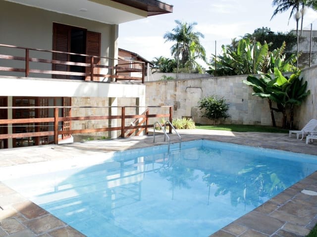 Casa com 575m² 4 quartos e 5 banheiros, à venda ou para alugar, no bairro Alphaville Residencial Um em Barueri